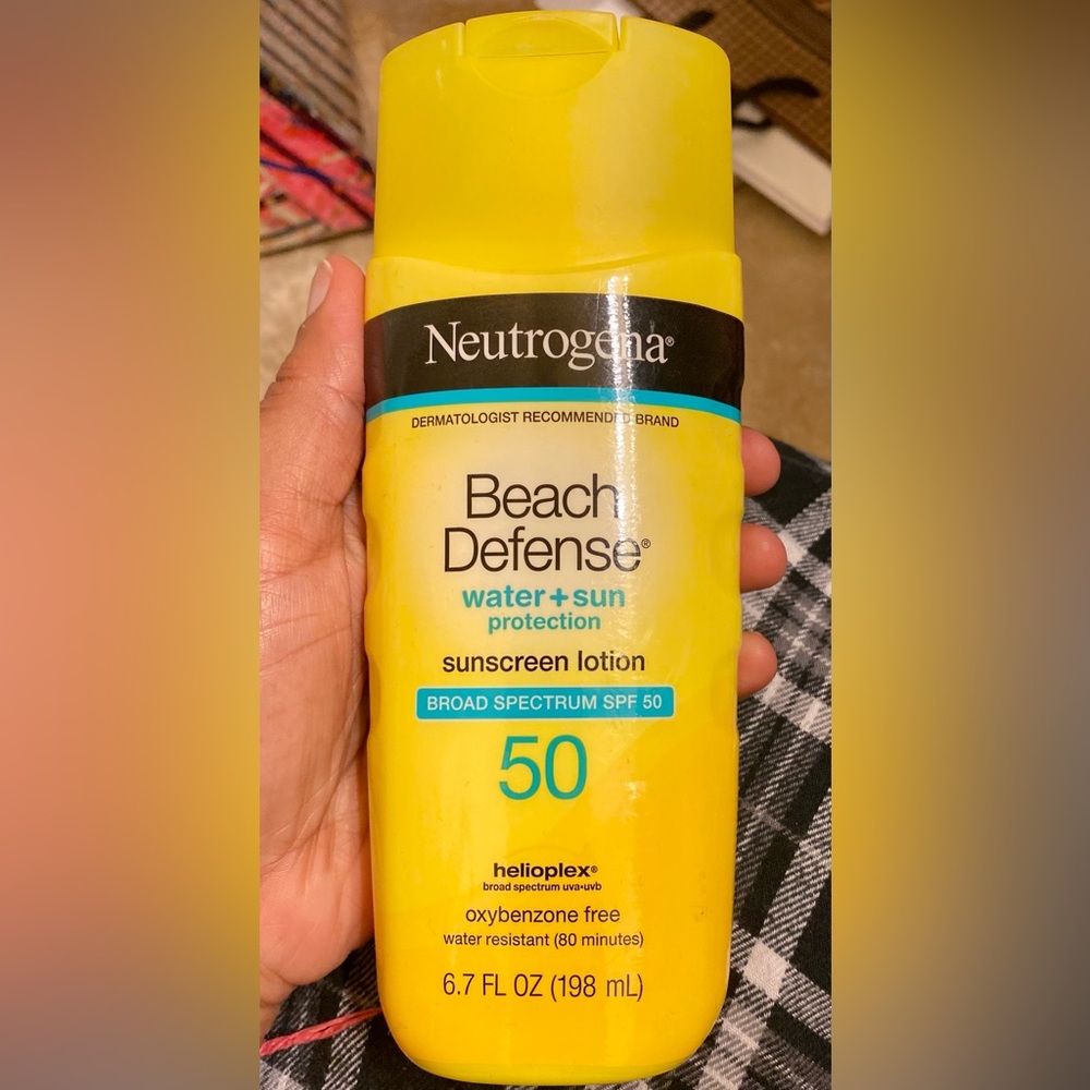Neutrogena Beach Defense Water + Sun Protection Sunscreen Lotion SPF 50 UVA- UVB